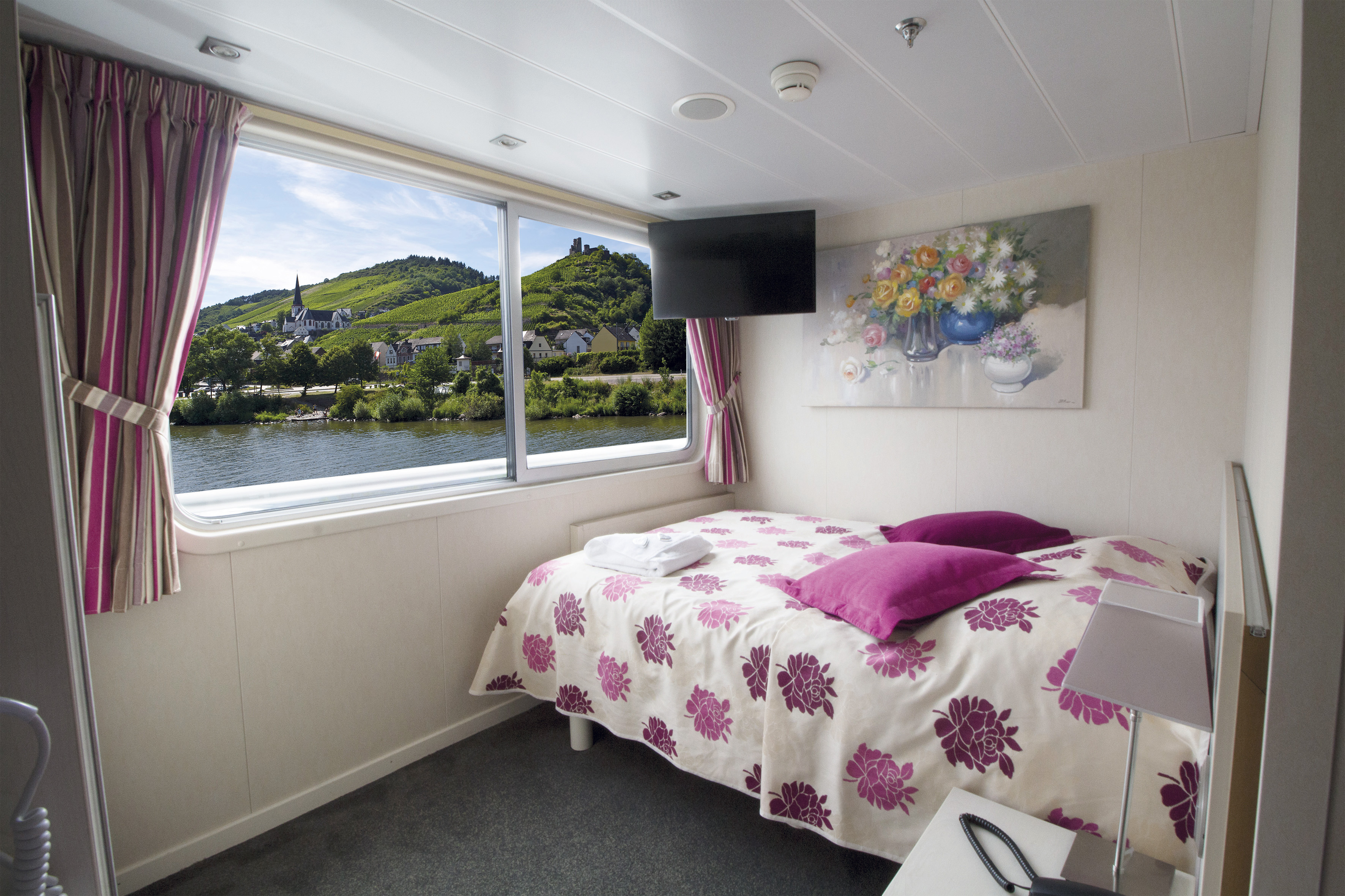 CroisiEurope MS Gerard Schmitter Accessible Cabin.jpg